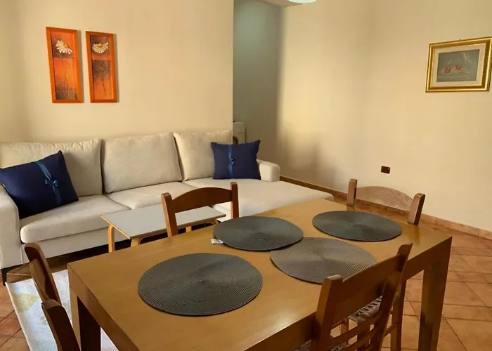 The 8th Floor Apartment *